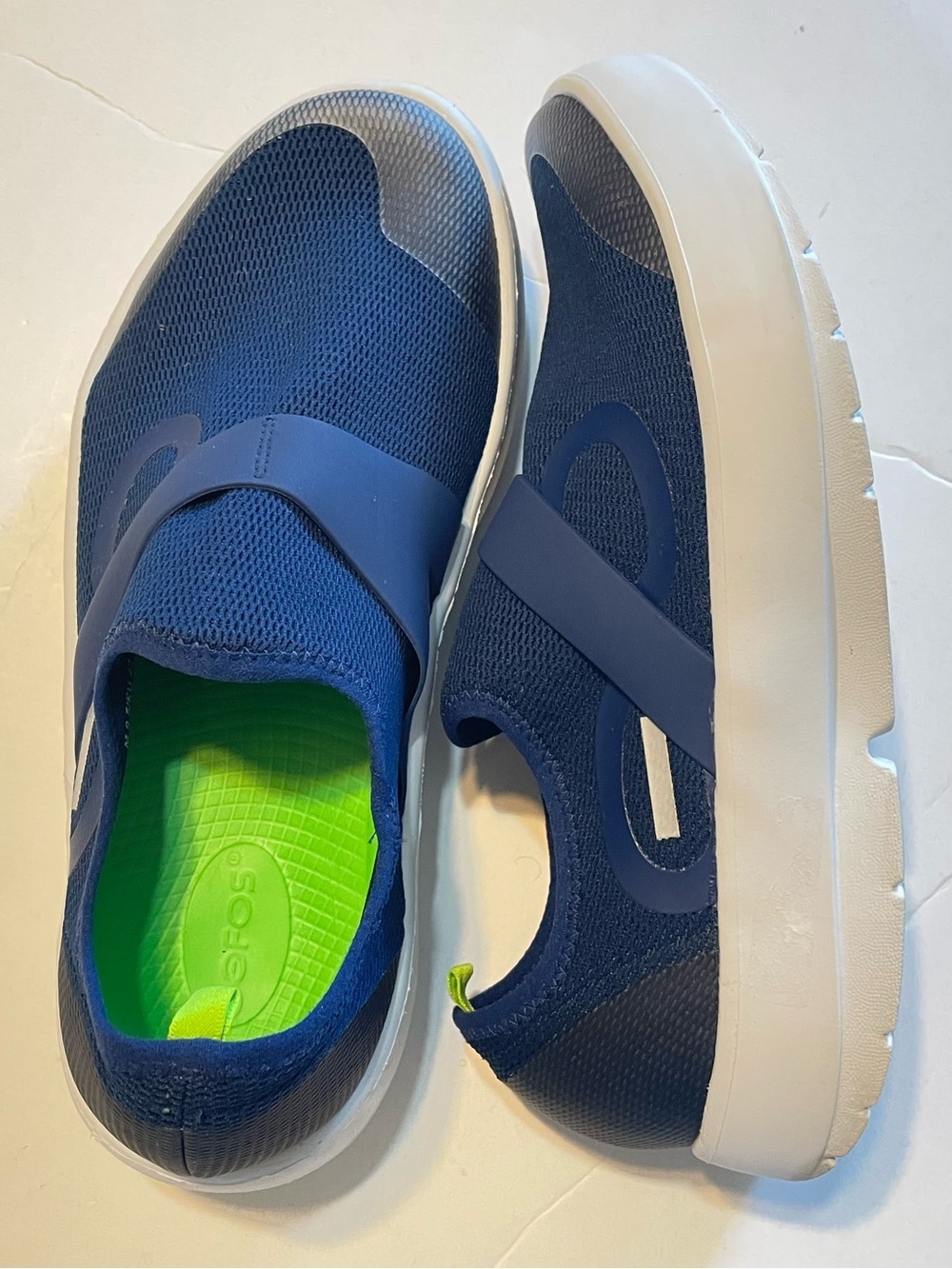 OOFOS OOMG Low Mesh Recovery Shoes Mens Sz 9.5 White/Navy Slip On 6152022-11
